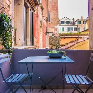 Apartment Ca Fenice Design, Venice