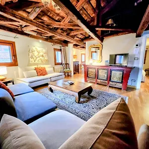 Apartment Casanova Penthouse In The Heart Of, Venice